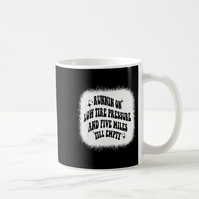 Caneca De Café Running On Low Tire Pressure Five Miles Till Empty (Direita)