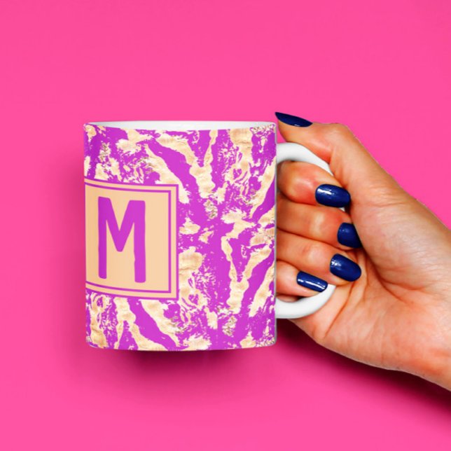 Caneca De Café Russo Dourado no Monograma Personalizado de Chic M (Criador carregado)