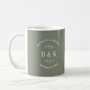 Caneca De Café Sage Green Floral Nome do Casal de Casamento Botân