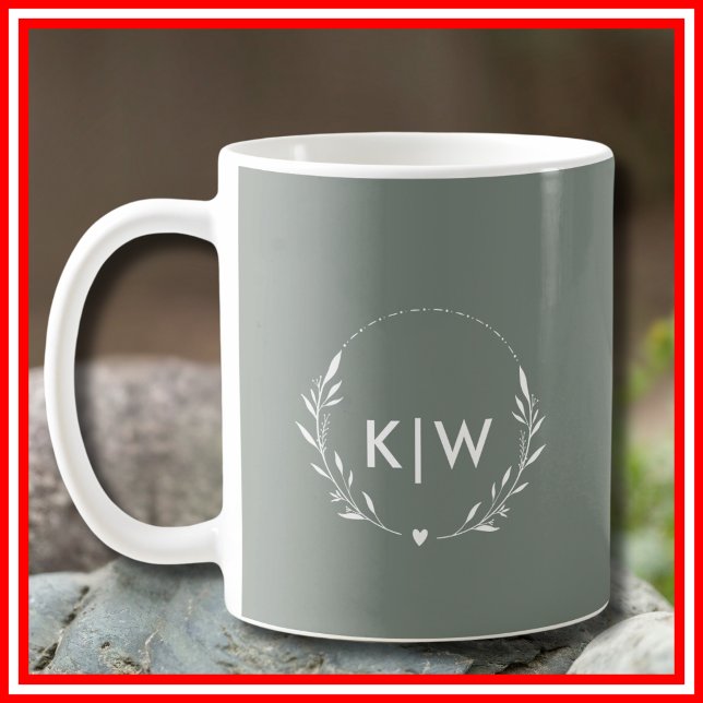 Caneca De Café Sage Verde e Branco | Monograma de Iniciais Modern (Sage Green and White | Modern Initials Monogram Coffee Mug)