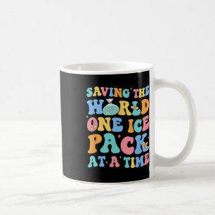 Caneca De Café Salvando O Pacote De Gelo Mundial Na Enfermeira Da