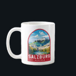 Caneca De Café Salzburg Austria Viagem Art Vintage<br><div class="desc">Design de viagem de vetor retrô de Salzburg. Salzburgo é uma cidade austríaca na fronteira com a Alemanha, com vista aos Alpes do Leste. A cidade é dividida pelo rio Salzach, com edifícios medievais e barrocos do pedestre Altstadt (Cidade Velha) na sua margem esquerda, virados para Neustadt do século XIX...</div>