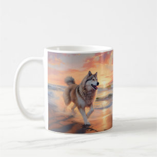 Caneca De Café Sandy Paws Alaskan Malamute Dog em Beach Sunset