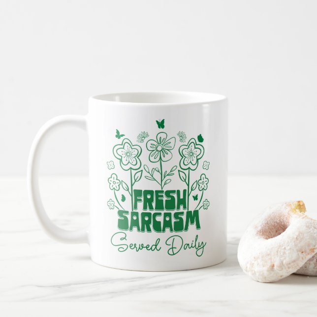 Caneca De Café Sarcasmo Fresco Servido Diariamente Flores Fólidas (Com Donut)