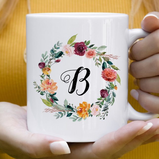Caneca De Café Script Floral Floral Rosa Brilhante Inicial (Criador carregado)