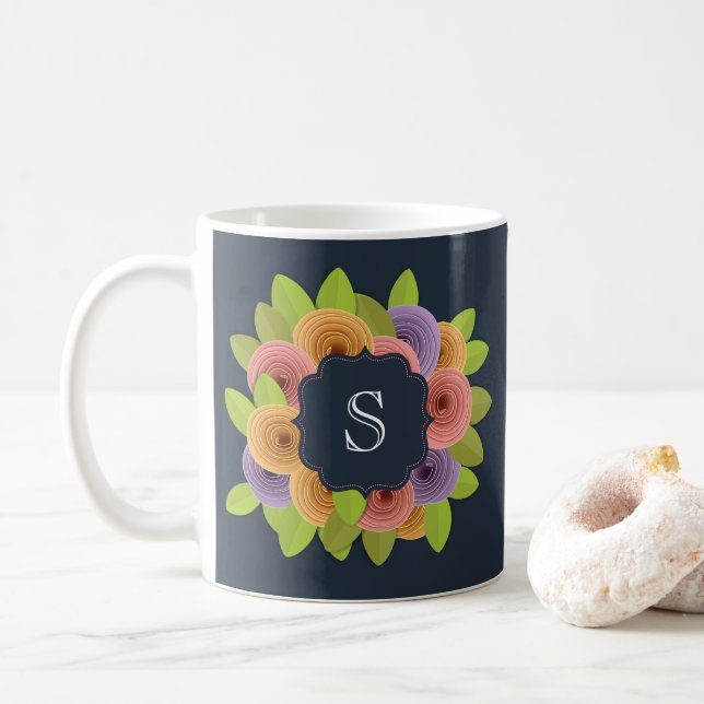 Caneca De Café Script Floral Moderno do Monograma (Com Donut)