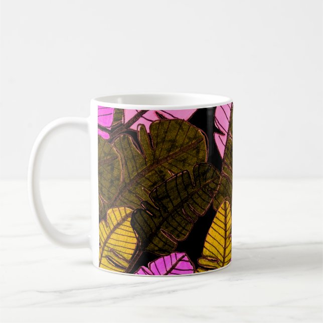 Caneca De Café Seamless pattern with hand drawn tropical leaves.  (Esquerda)