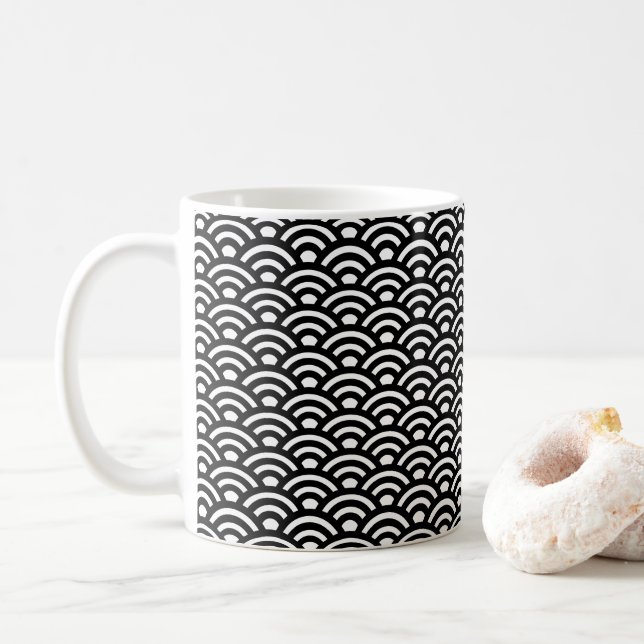 Caneca De Café Seigaiha, Ondas, Japonês, Preto e Branco (Com Donut)