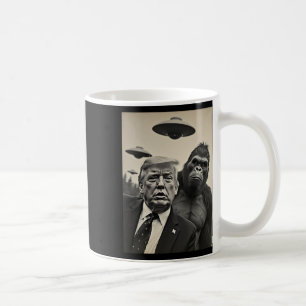 Caneca De Café Selfie divertida de Trump com Pé Grande, óvnis e a