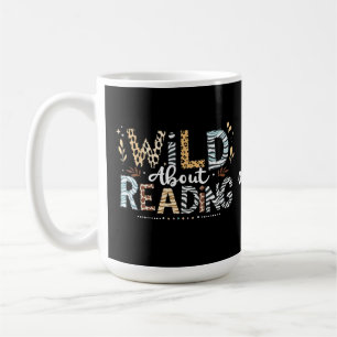 Caneca De Café Selvagem Sobre A Leitura Do Lover Do Livro E Desig