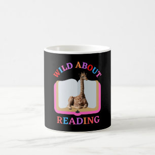 CANECA DE CAFÉ SELVAGEM SOBRE LEITURA