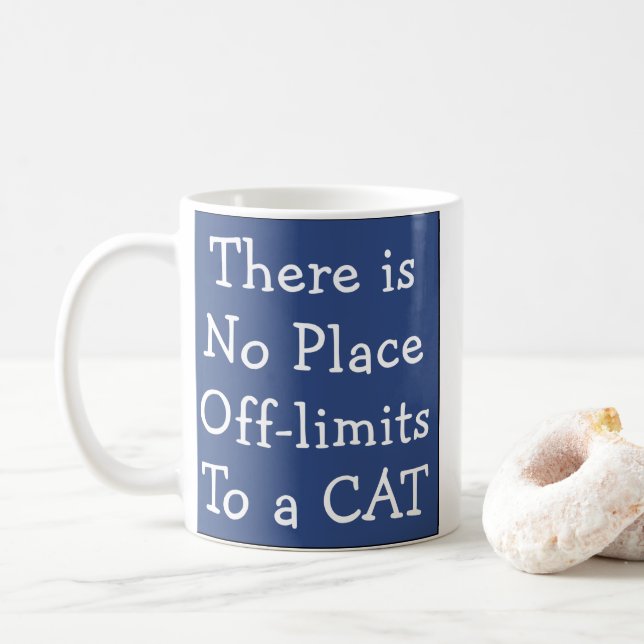 Caneca De Café Sem Colocação fora dos limites de um CAT (Com Donut)