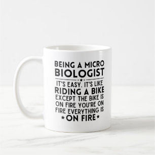 Caneca De Café Sendo um microbiologista é fácil