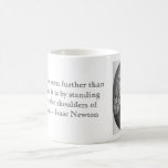 Caneca De Café Senhor Isaac Newton<br><div class="desc">Senhor Isaac Newton: "Se eu vi mais do que outro,  é estando em cima dos ombros dos gigantes."</div>