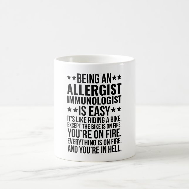 Caneca De Café Ser um imunologista alérgico é fácil, é como (Centro)