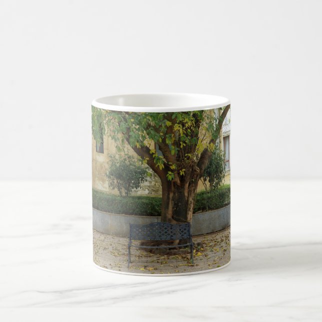 Caneca De Café Série Jardim Li: Ecos Debaixo da Árvore (Centro)