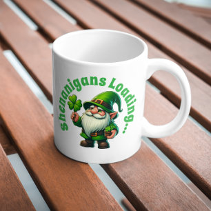 Caneca De Café Shenanigans carregando Ruas engraçadas.