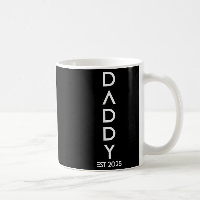 Caneca De Café Shirt Daddy Est 2025 New Dad Baby Reveal Gift Tee  (Direita)