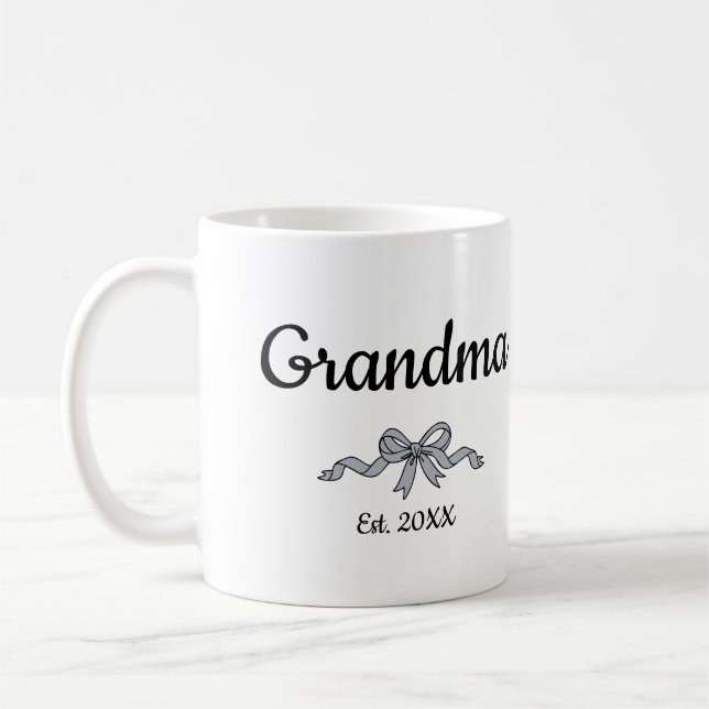 Caneca De Café Simple Script Bow Grandma Est. Year (Esquerda)
