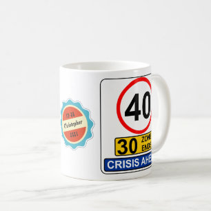 Caneca De Café Sinal de Estrada de Crise Engraçada com aniversá