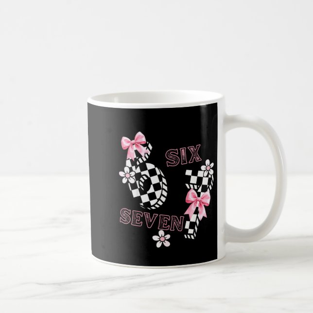 Caneca De Café Six Seven 6 7 Checkered Cute Coquette Bow Girly 67 (Direita)