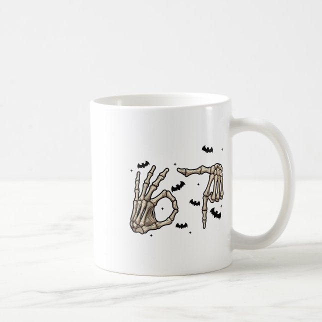 Caneca De Café Six Seven 6 7 Meme 67 Skeleton Hand Halloween Cost (Direita)