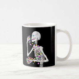 Caneca De Café Skeleton comendo balas de Halloween