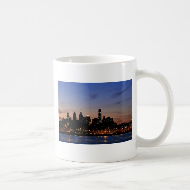 Caneca De Café Skyline de Philadelphfia no crepúsculo (Direita)