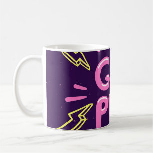 Caneca De Café Slogan feminista do poder feminino, fundo violeta.