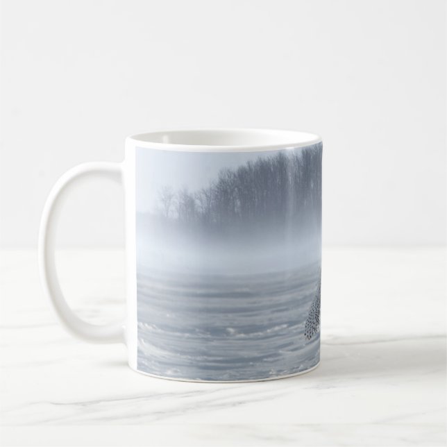 Caneca De Café Snowy Owl Voando No Inverno (Esquerda)