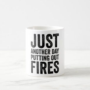 Caneca De Café Só Mais Um Dia A Tirar Incêndios
