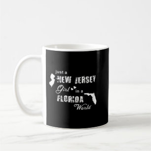 Caneca De Café Só uma garota de New Jersey em um mundo da Flórida