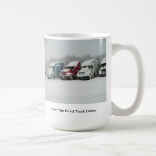 Caneca De Café Sobre o camionista da estrada