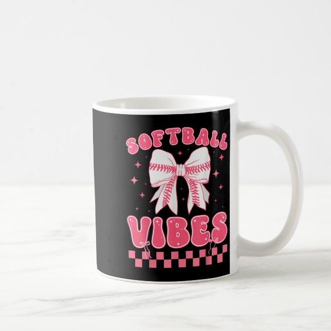 Caneca De Café Softball Vibes Softball Couqette Groovy Softball G (Direita)
