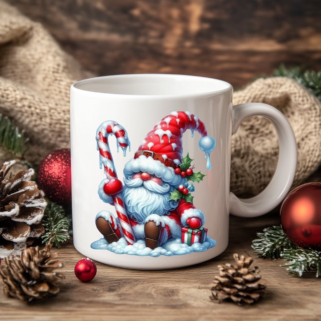 Caneca De Café Solitary Christmas Gnome with Candy (Criador carregado)
