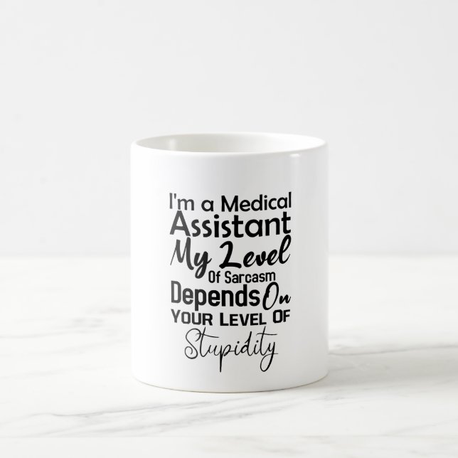 Caneca De Café Sou assistente médico meu nível de sarcasmo (Centro)