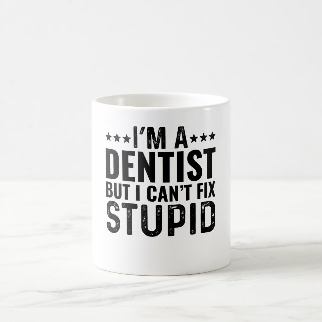 Caneca De Café Sou Dentista, mas não posso consertar estúpido (Centro)