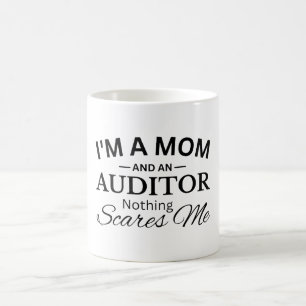 Caneca De Café Sou mãe e auditor, nada me assusta