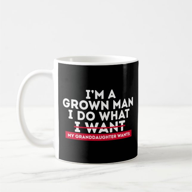 Caneca De Café Sou um homem crescido faço o que minha neta quer (Esquerda)