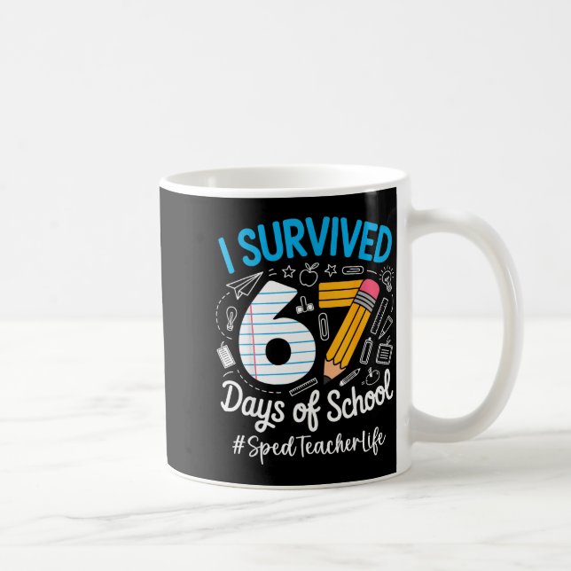 Caneca De Café Sped Teacher Survived 67 Days Of School Humor Desi (Direita)