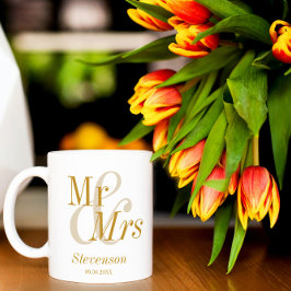 Caneca De Café Sr. e Sra. Dourada Script Wedding Gift