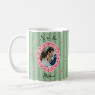 Caneca De Café Sr. e Sra. Recém-Casados Verde Listrado Foto Rosa