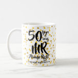 Caneca De Café Sr. Sempre Divertido 50º Aniversário Dourado Coraç<br><div class="desc">O perfeito presente de 50 anos de casamento para o Sr. Sempre Certo. Personalize com o nome e o ano do casamento. Um presente divertido,  único e personalizável para celebrar o aniversário de casamento de qualquer um. Projetado por Piglet © Pura em www.zazzle.com/purepiglet*.</div>