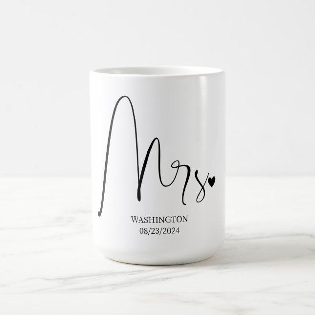 Caneca De Café Sra. Elegant Scripted Wedding Coffee Mug (Centro)