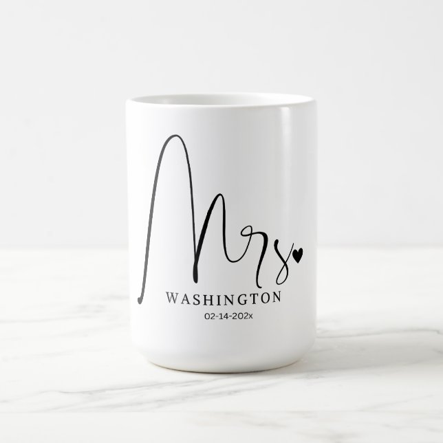 Caneca De Café Sra. Elegant Scripted Wedding Coffee Mug (Centro)