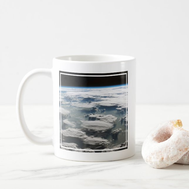 Caneca De Café Stormy Sky Acima Da Amazônia (Com Donut)