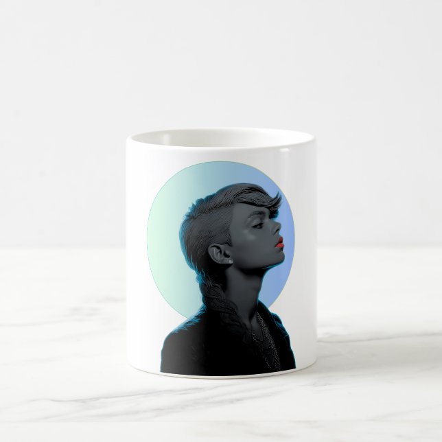 Caneca De Café Stylish Woman in Monochromatic Portrait (Centro)