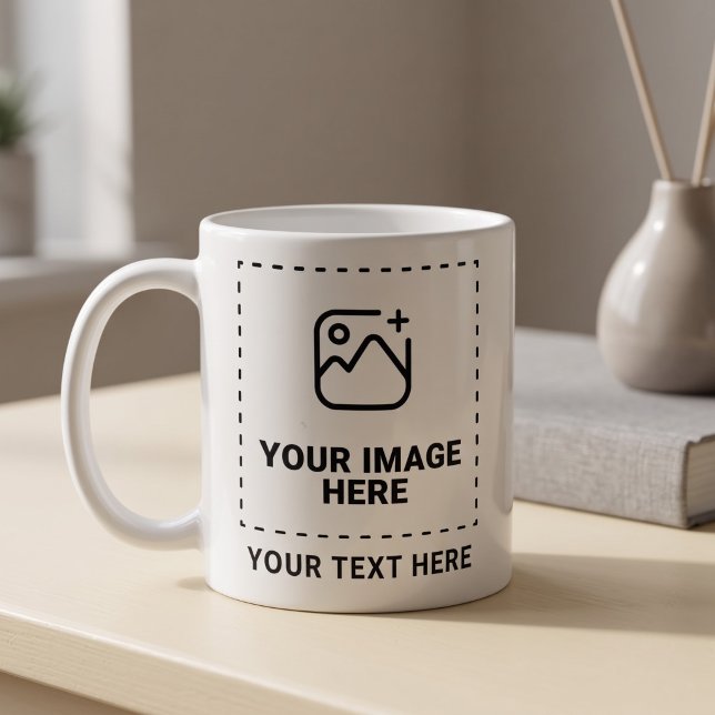 Caneca De Café Sua Própria Foto e Mensagem Personalizada (Simulated mug on table)