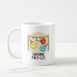 Caneca De Café Subatômicos - Funny Science Pun<br><div class="desc">Sub Atomic Party-cles Funny Science Pun apresenta um belo punhado de partículas subatômicas em festas com seus coloridos chapéus de festa e fabricantes de ruídos. Um presente engraçado para a família e amigos que adoram trocadilhos bonitos de ciência.</div>