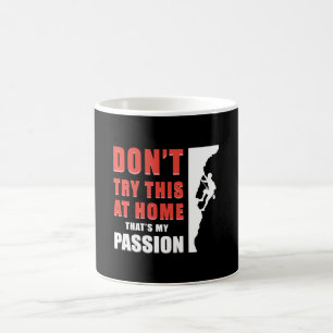 Caneca De Café Subindo Montanhas Escalonantes Escalando Ideia de
